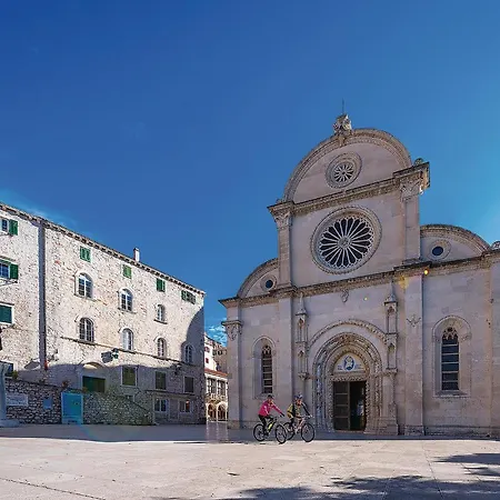 Amazing In Bilice With Outdoor Swimming Pool Sibenik
